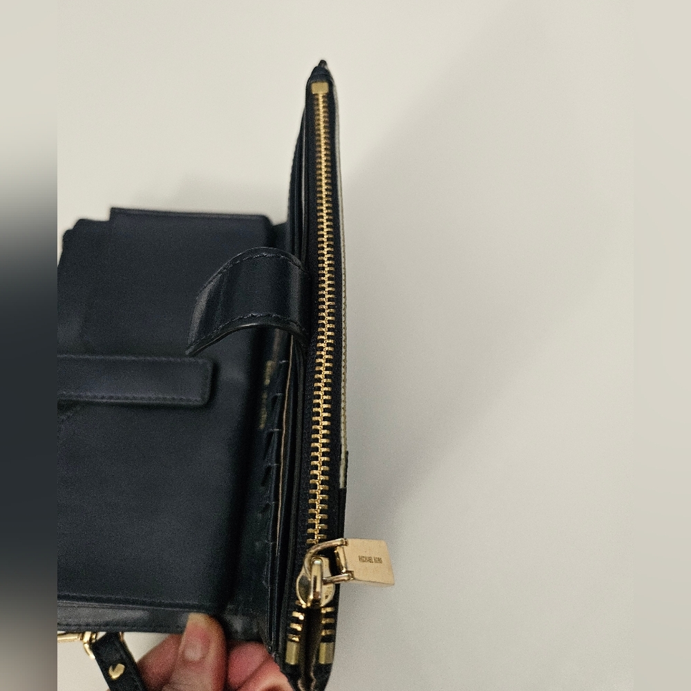 Michael Kors Large Ombré Wristlet - Picture 10 of 16